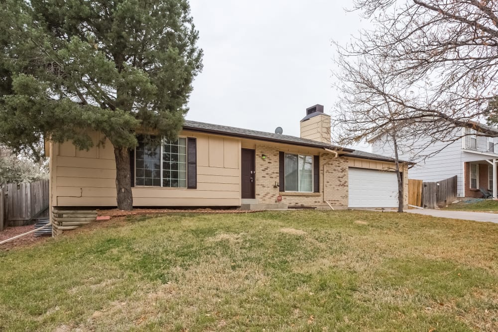 Comfortable Single Family Home in Aurora with Flexible Leasing Options